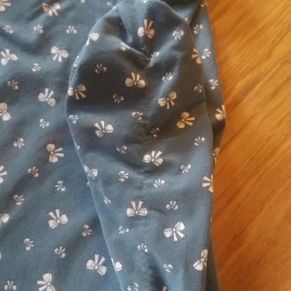 **2 for $13** Bow Pattern Ruched Sleeve Basic Top - Picture 5 of 6